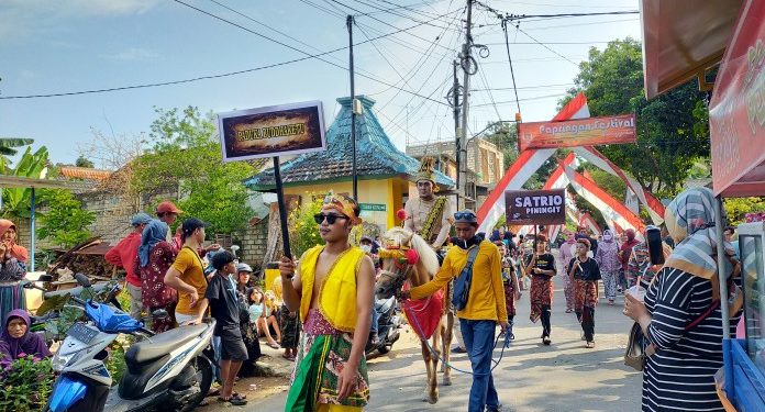 Peringati HUT, Desa Warunggahan Angkat Nilai Kearifan Lokal