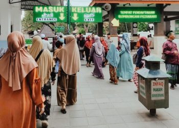 Sunan Bonang Ramai Dikunjungi, Pedagang Mengeluh sepi Pembeli
