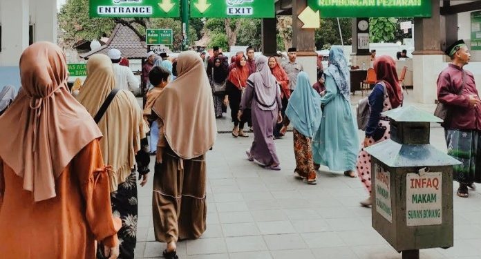 Sunan Bonang Ramai Dikunjungi, Pedagang Mengeluh sepi Pembeli