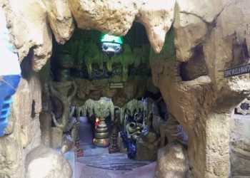 Wisata Unik Masjid Bawah Tanah Aschabul Kahfi