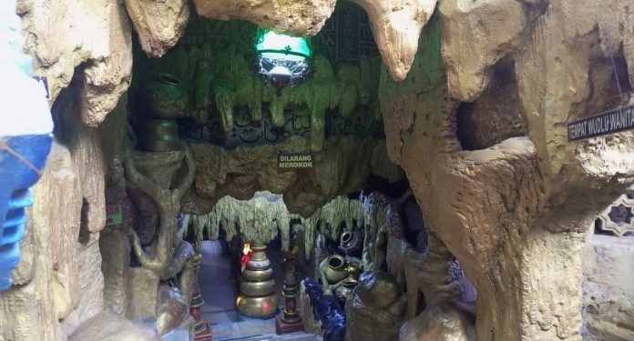 Wisata Unik Masjid Bawah Tanah Aschabul Kahfi