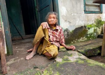 Perawan Tua yang Hidup Sendirian di Mbah Seneng