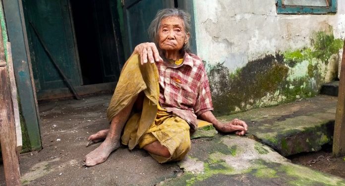 Perawan Tua yang Hidup Sendirian di Mbah Seneng