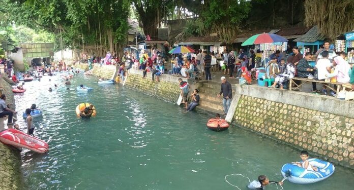 Libur Akhir Pekan di Gua Ngerong untuk Keluarga yang Menyenangkan