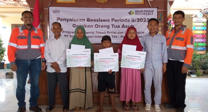 Kembali Salurkan Beasiswa GOTA untuk Dukung Pendidikan di Sekitar Pabrik Tuban