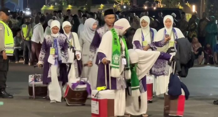 Bupati Tuban Antar Keberangkatan 376 Jemaah Haji Kloter 68 dengan Pesan Kemanusiaan dan Harapan