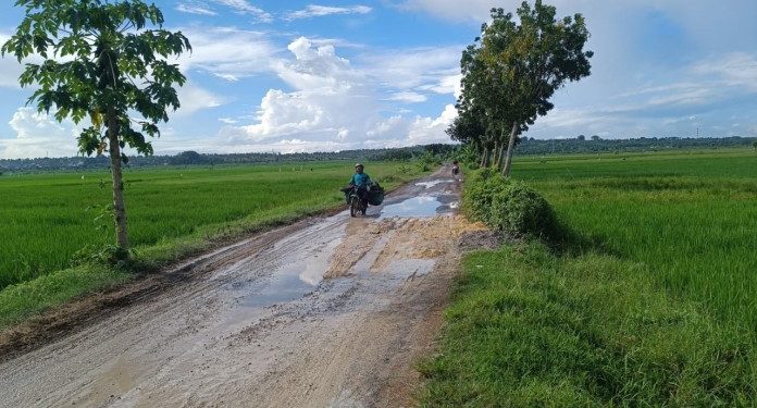 Jalan Antar Desa Makin Berbahaya Setelah Diurug, Warga Meminta Perbaikan Permanen