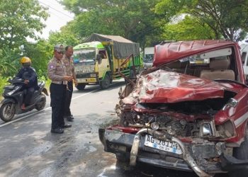 Mobil Hantam Truk di Widang Satu Korban Tewas di Tempat