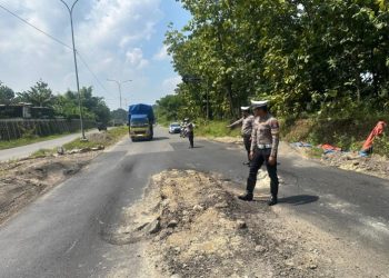 Jalan Lintas Selatan Tuban Kembali Rusak Hanya Sehari Setelah Dibuka