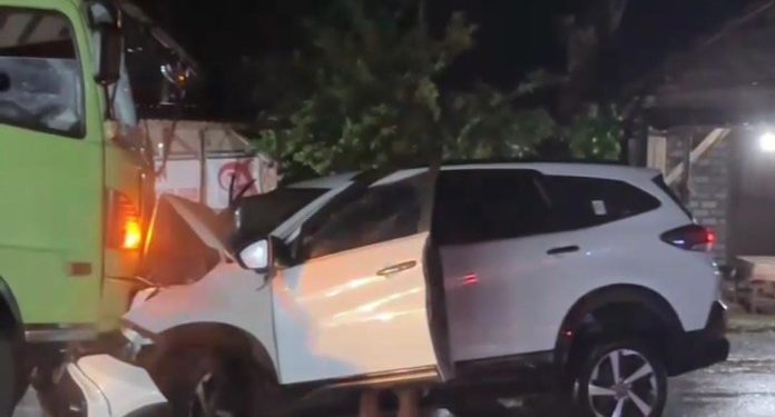 Kecelakaan Jalan Tuban-Widang, Lima Orang Luka-luka Tabrakan Mobil dan Truk