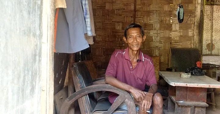 Tinggal Sendirian dan Kerja Serabutan untuk Bertahan Hidup di Usia Tua