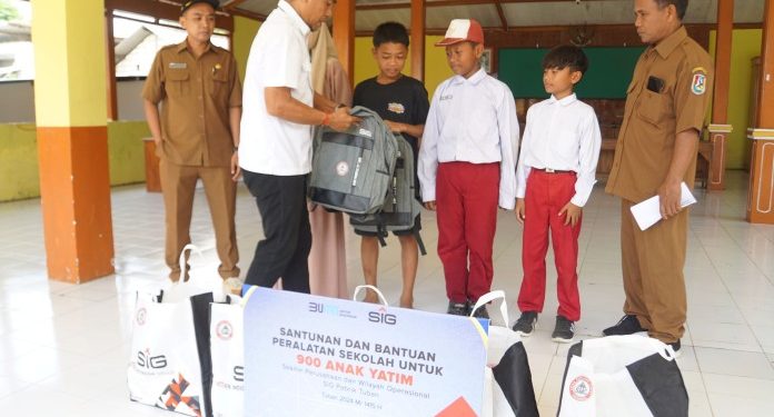 Pabrik Tuban Bagikan 2786 Paket Sembako dan 277 Santunan Anak Yatim di Kerek