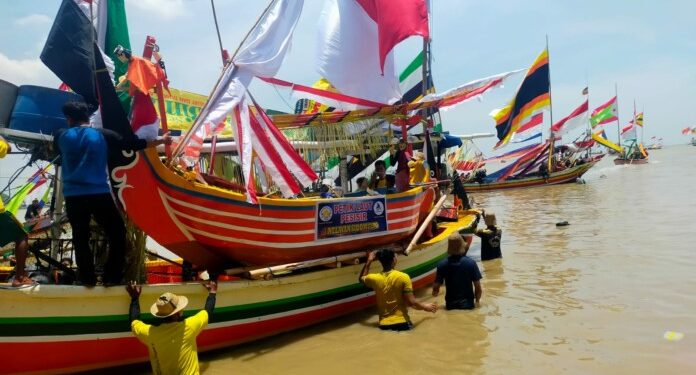 Tiga Kelurahan di Tuban Laksanakan Sedekah Laut untuk Ngalap Berkah