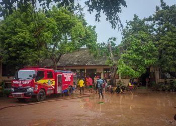 Banjir Menghambat Kegiatan Belajar Mengajar di SDN 1 Sumurgung Tuban
