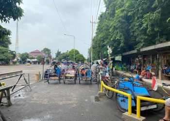 Keluhan Tukang Becak soal Pengalihan Lalu Lintas oleh DLHP Tuban tanpa Diskusi Sebelumnya