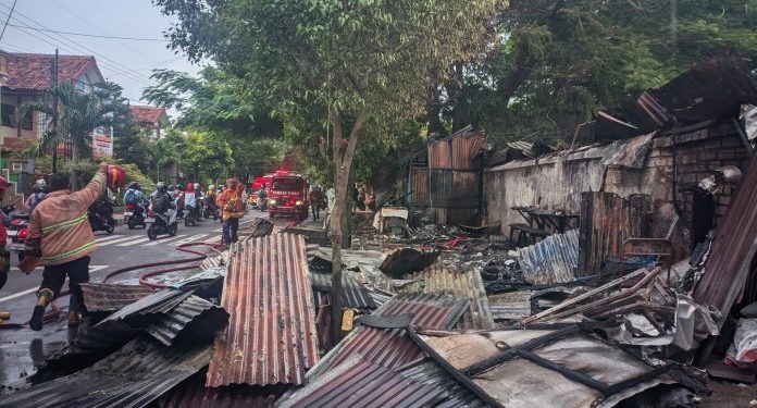 Kulkas Korslet Kebakaran di Warung Makan Depan SMKN 2 Tuban