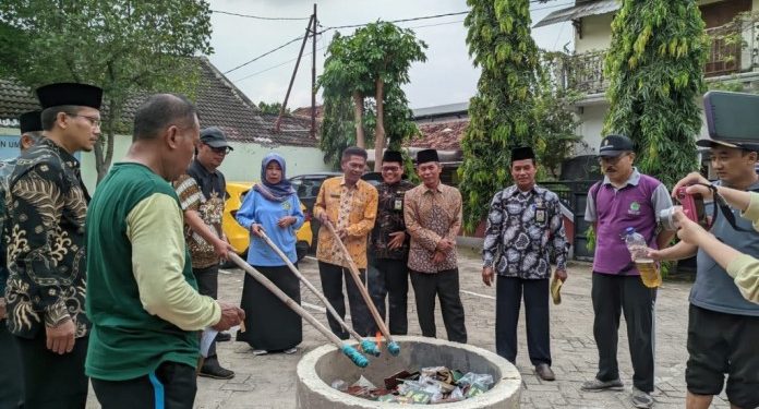 Kemenag Tuban Musnahkan 18000 Buku Nikah yang Kedaluwarsa