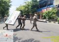 Tertibkan Reklame Tak Berizin di Tuban oleh Satpol PP dan Tim Gabungan