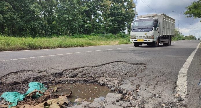 Jalan Rusak di Tuban Akan Dibangun Mulai Juni Setelah Penantian Panjang