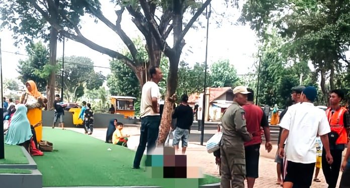 Kakek Pedagang Es Meninggal saat Menjajakan Dagangan di Taman Kota Tuban