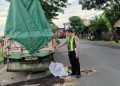 Dua Pengendara Motor dari Lamongan Meninggal Usai Tabrak Truk Karena Tak Konsentrasi