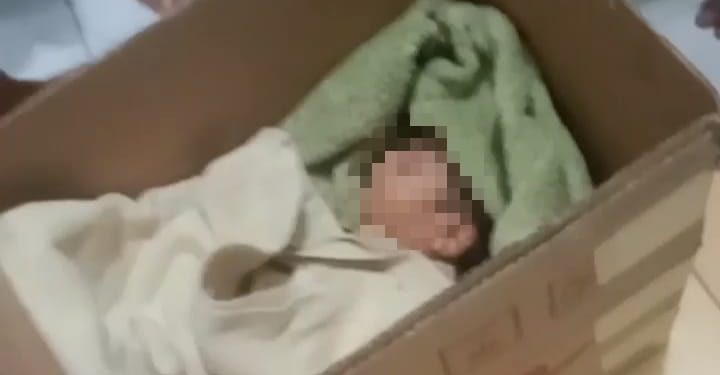 Warga Panyuran Temukan Bayi dalam Kardus di Teras Musala