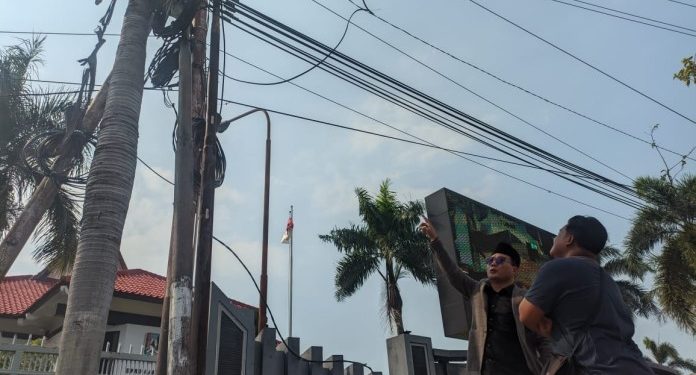 Kabel Ilegal Mencemari Langit Tuban, Pemda: Pemiliknya Tidak Diketahui
