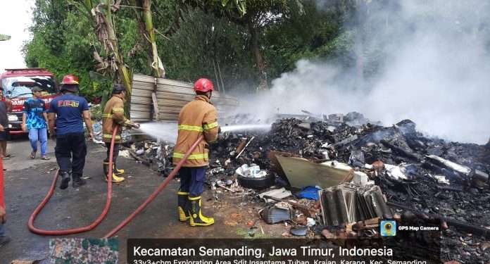 Gudang Rongsokan di Tuban Terbakar, Diduga Api Sudah Membesar Saat Diketahui