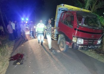 Pengendara Motor Tewas Tabrak Truk Parkir Tanpa Lampu Hazard di Merakurak