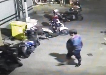 Motor Jemaah Masjid Agung Tuban Hilang Saat Salat Subuh, Pelaku Terekam CCTV