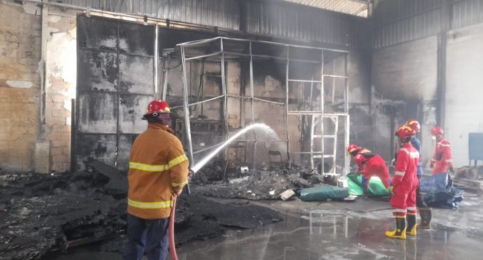 Kebakaran Gudang di Tuban, Kerugian Rp700 Juta dan Aset Rp4 Miliar Terselamatkan