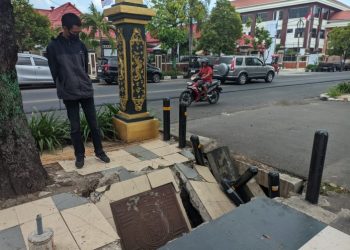 Trotoar dan Saluran Irigasi GOR Anoraga Amblas, Warga Minta Perbaikan Segera