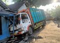Truk Oleng Tabrak Rumah di Tuban, Pemilik Rumah Juga Jadi Korban