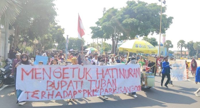 PKL Boom dan PMII Tuban Desak Pemkab Kembalikan Mereka ke Alun-Alun