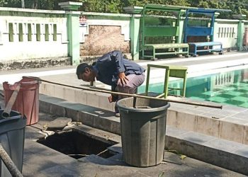 Lubang Aneh Ditemukan di Kolam Renang Legendaris Bektiharjo, Warga Cemas Bahaya Mengancam