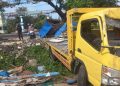 Truk Oleng Tabrak Warung di Depan Terminal Kambang Putih Tuban Kerugian Rp10 Juta