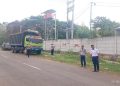 Warga Khawatir Jalan Rusak dan Licin, Polisi Tindak Truk Berat di Merakurak Montong
