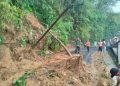 Hujan Deras Mengakibatkan Longsor di Grabagan, Warga Bekerja Sama Pulihkan Jalan