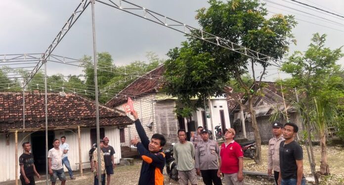 Warga Bulurejo Tewas Tersengat Listrik Saat Pasang Terop di Rengel
