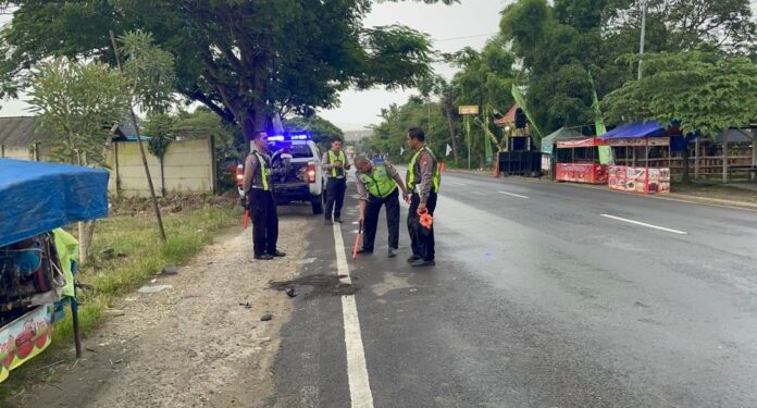 Ibu Rumah Tangga Tewas Setelah Menabrak Truk Parkir di Plumpang