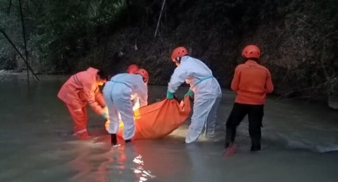 Lansia Ditemukan Meninggal Mengapung di Sungai Semanding