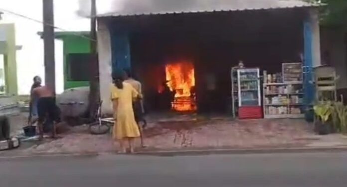 Diduga Kebocoran Gas, Rumah Warga di Jenu Terbakar